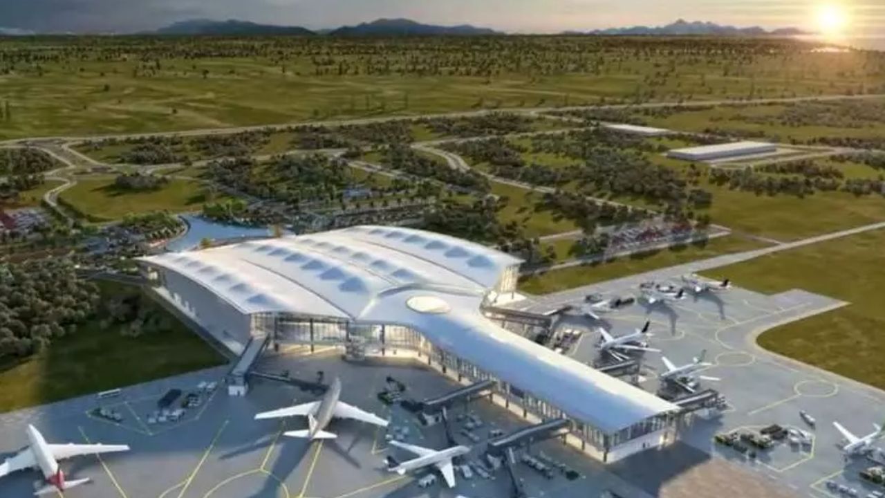 Bhogapuram Airport: భోగాపురం ఎయిర్ పోర్ట్ లో దిగిన మొదటి విమానం