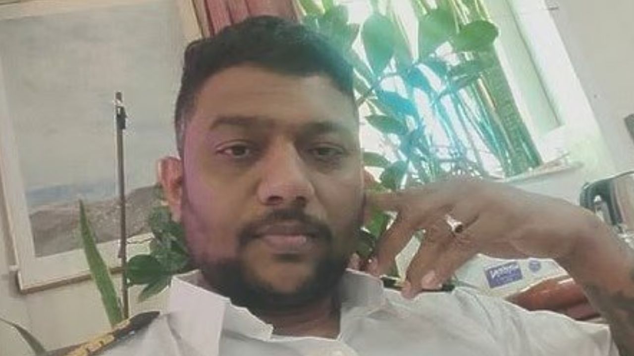 హోర్ముజ్ వద్ద అమెరికా దాడి.. వైజాగ్ మెరైన్ ఇంజనీర్ పట్నాల సురేష్ సహా ముగ్గురు భారతీయుల మృతి!